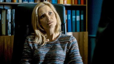 The Hundred Code 1x3