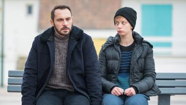 Laëtitia o el fin de los hombres 1x2