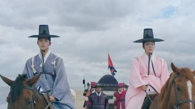 Under the Queen's Umbrella 1x10