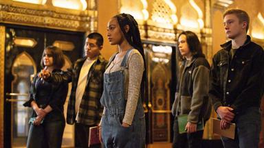 Al otro lado del instituto 1x6