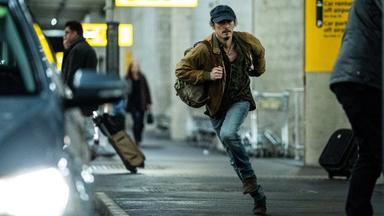 Giri/Haji: Deber/Deshonor 1x8