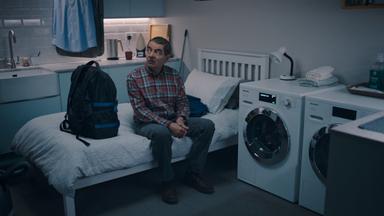 El hombre contra la abeja 1x2