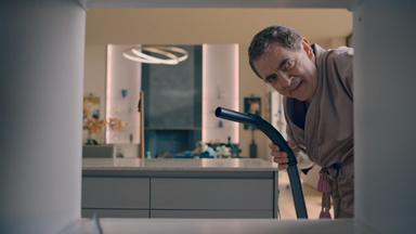 El hombre contra la abeja 1x5