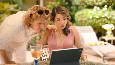 El hombre contra la abeja 1x7