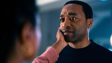 El hombre que cayó a la Tierra 1x6